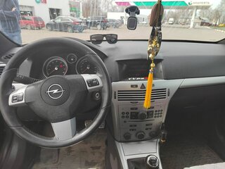 2008 Opel Astra GTC H Рестайлинг, чёрный, 600000 рублей, вид 3