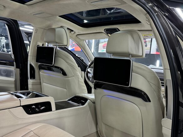 2015 BMW 7 серии Long 750Li xDrive VI (G11/G12), коричневый, 3800000 рублей - вид 14