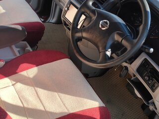 2002 Nissan Bassara, красный, 650000 рублей, вид 3