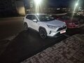 2021 Toyota RAV4 V (XA50), белый, 3900000 рублей - вид 2