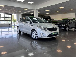 2015 Kia Rio 6-speed III, серебристый, 990000 рублей, вид 5