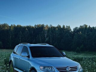 2007 Volkswagen Touareg I Рестайлинг, серебристый, 900000 рублей, вид 3