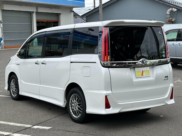 2021 Toyota Noah III (R80) Рестайлинг, белый, 1699000 рублей - вид 5