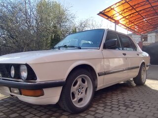 1985 BMW 5 серии 520i II (E28), белый, 500000 рублей, вид 2