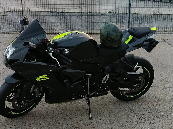 2011 Suzuki GSX-R 750, чёрный - вид 4