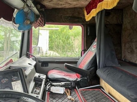 1992 Volvo F-Series, розовый, 810000 рублей, вид 5
