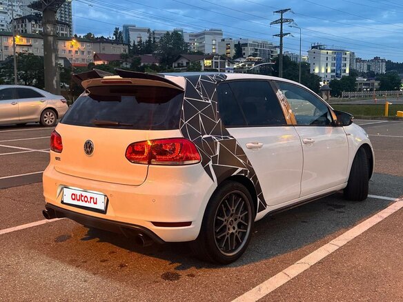 2011 Volkswagen Golf GTI VI, белый, 1230000 рублей - вид 1