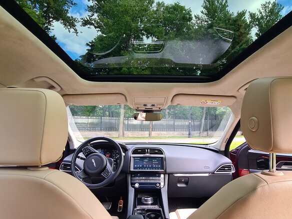 2019 Jaguar F-Pace I, красный, 3790000 рублей - вид 12