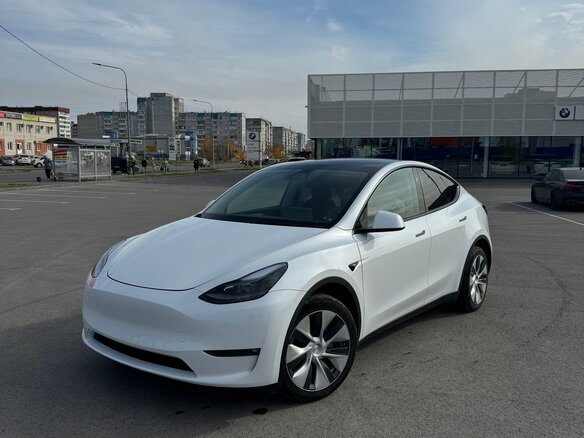 2023 Tesla Model Y Long Range I, белый, 5600000 рублей - вид 1