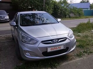 2013 Hyundai Solaris I, серебристый, 950000 рублей, вид 2