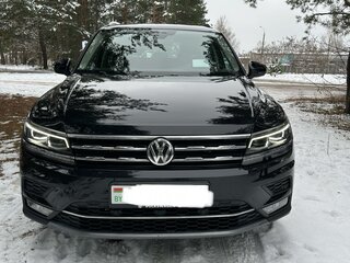 2020 Volkswagen Tiguan Allspace II, чёрный, 2912777 рублей, вид 2