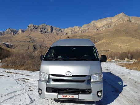 2014 Toyota HiAce, серебристый, 2600000 рублей, вид 3