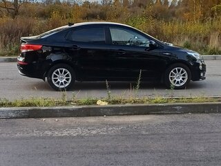 2017 Kia Rio III Рестайлинг, чёрный, 1100000 рублей, вид 3