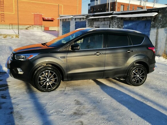 2017 Ford Kuga II Рестайлинг, серый, 1575000 рублей - вид 3