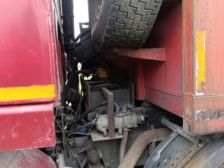 2007 Sinotruk Howo ZZ3327, красный, 1400000 рублей, вид 5
