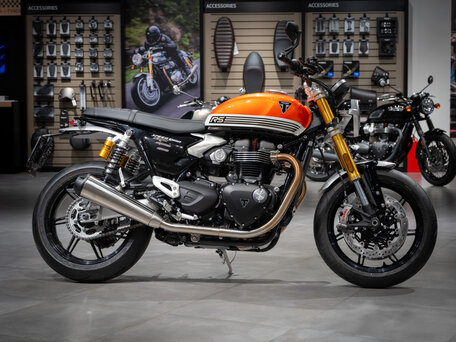 2026 Triumph Speed Twin, оранжевый, 2570000 рублей, вид 2