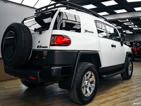 2021 Toyota FJ Cruiser, белый, 6500000 рублей, вид 3