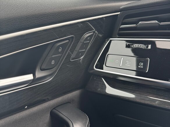 2018 Audi Q8 55 TFSI I (4M), оранжевый, 5950000 рублей - вид 36