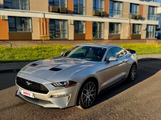 2019 Ford Mustang VI Рестайлинг, серебристый, 3300000 рублей, вид 3