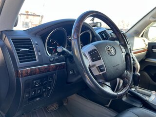 2015 Toyota Land Cruiser 200 Series Рестайлинг 1, белый, 4750000 рублей, вид 4
