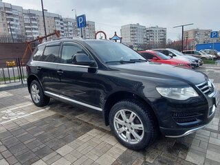 2009 Volkswagen Touareg I Рестайлинг, чёрный, 950000 рублей, вид 2