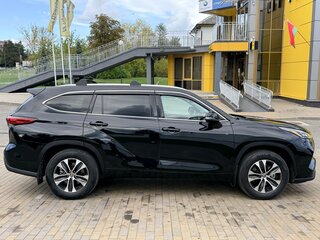 2020 Toyota Highlander IV (XU70), чёрный, 3380000 рублей, вид 2