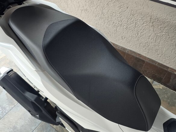 2022 Honda PCX 125, белый - вид 2