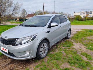 2012 Kia Rio 5-speed III, серебристый, 800000 рублей, вид 3