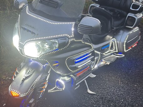 2006 Honda GL 1800 Gold Wing, серебристый, 1050000 рублей, вид 1