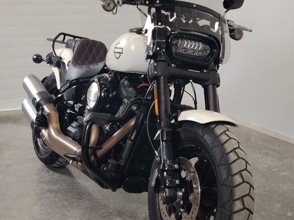 2018 Harley-Davidson Fat Bob, белый, 1449000 рублей - вид 2