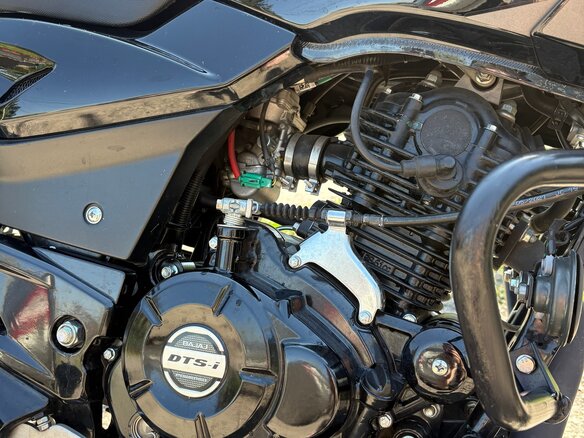2021 Bajaj Pulsar 180, чёрный, 150000 рублей - вид 4