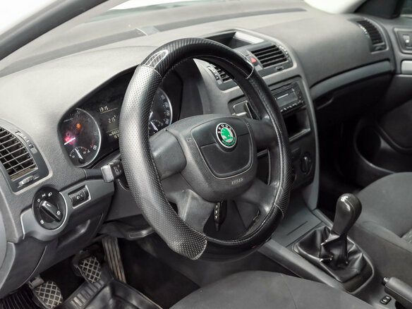 2011 Skoda Octavia II (A5) Рестайлинг, белый, 650000 рублей - вид 14