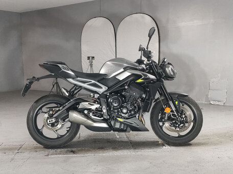 2023 Triumph Street Triple, серый, 890000 рублей, вид 1