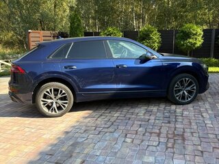 2019 Audi Q8 55 TFSI I (4M), синий, 4270000 рублей, вид 4