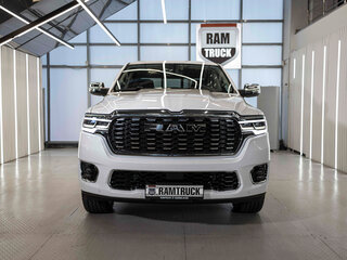 2026 Ram 1500 Crew Cab V Рестайлинг, белый, 11300679 рублей, вид 4