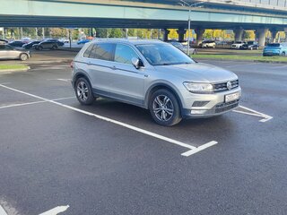2017 Volkswagen Tiguan II, серебристый, 2200000 рублей, вид 1