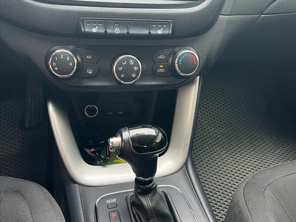 2013 Kia Ceed II, серебристый, 900000 рублей - вид 12