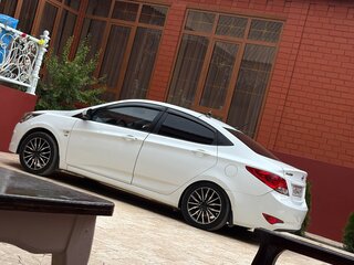 2014 Hyundai Solaris I Рестайлинг, белый, 725000 рублей, вид 5