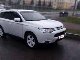 2014 Mitsubishi Outlander III, белый, 1300000 рублей, вид 3