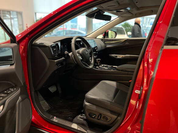 2025 Lexus NX 200 II, красный, 6460000 рублей - вид 8