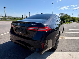 2025 BMW 5 серии 520d xDrive VIII (G60/G61/G68), чёрный, 8200000 рублей, вид 5