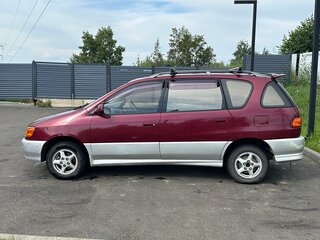 1998 Toyota Ipsum I (M10), красный, 512000 рублей, вид 3