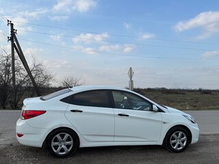 2012 Hyundai Solaris I, белый, 720000 рублей, вид 4