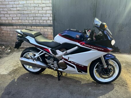 2020 Honda VFR 800, белый, 1000000 рублей, вид 3