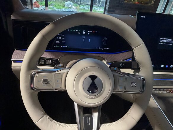2025 Denza N9 46.9 kWh, чёрный, 8200000 рублей - вид 13