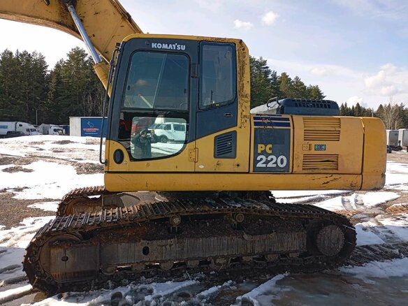 2015 Komatsu PC220-8, жёлтый, 5801000 рублей - вид 7