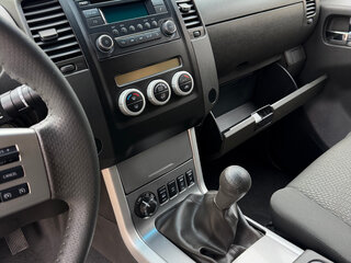 2012 Nissan Navara (Frontier) III (D40) Рестайлинг, чёрный, 1400000 рублей, вид 5