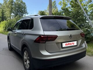 2019 Volkswagen Tiguan II, серебристый, 2570000 рублей, вид 4
