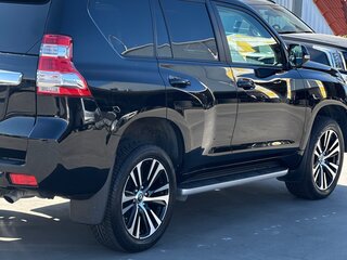 2017 Toyota Land Cruiser Prado 150 Series Рестайлинг 1, чёрный, 4550000 рублей, вид 4