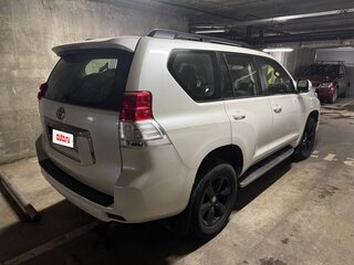 2011 Toyota Land Cruiser Prado 150 Series, белый, 3400000 рублей, вид 4